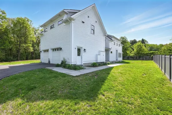 Amherst, MA 01002,13-15 Vista Ter