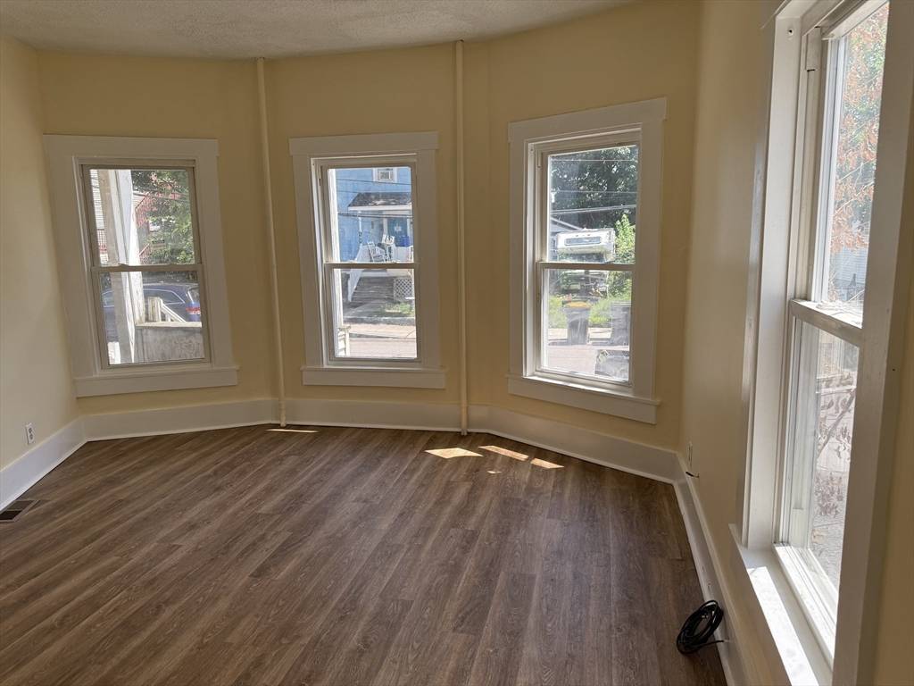 Framingham, MA 01702,124 Kendall St #1