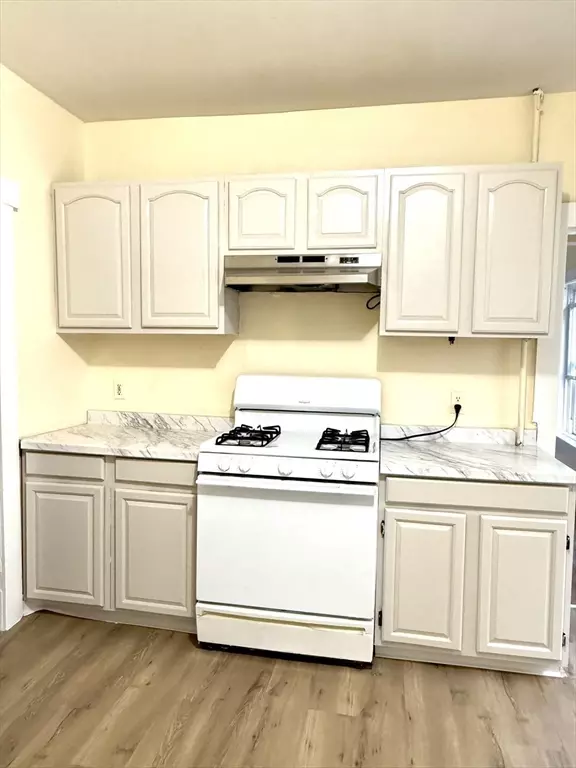 Framingham, MA 01702,124 Kendall St #1