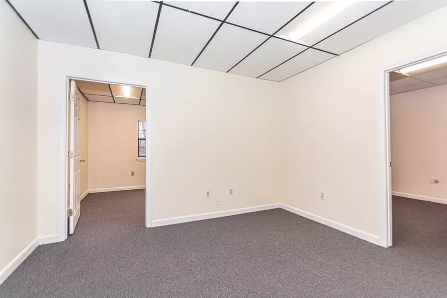 1595 Lakeview #7, Dracut, MA 01826
