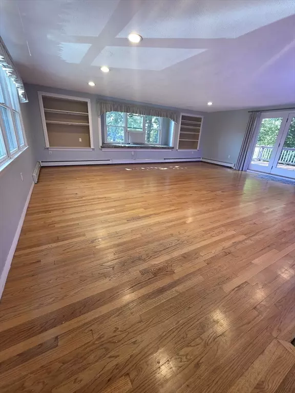 Chelmsford, MA 01824,5 Carriage Drive