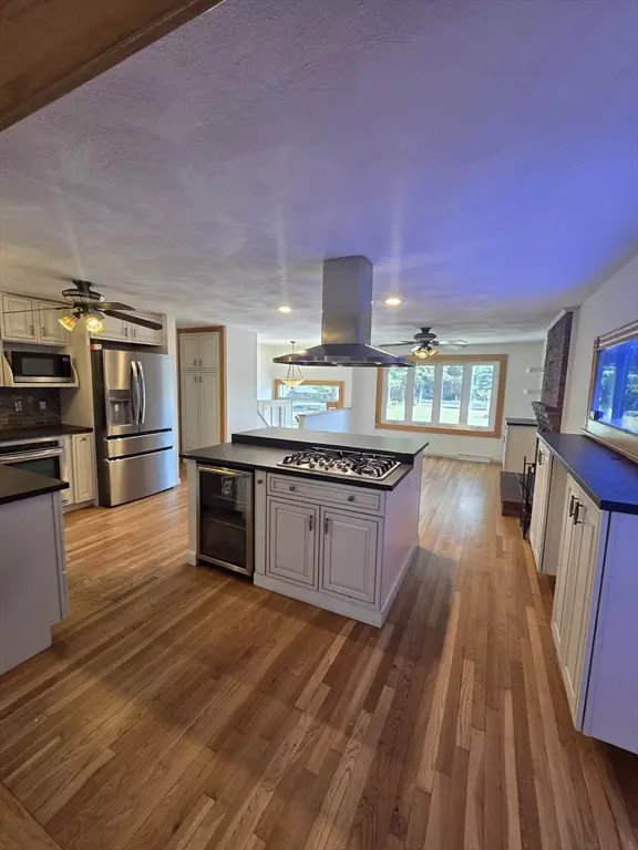 Chelmsford, MA 01824,5 Carriage Drive