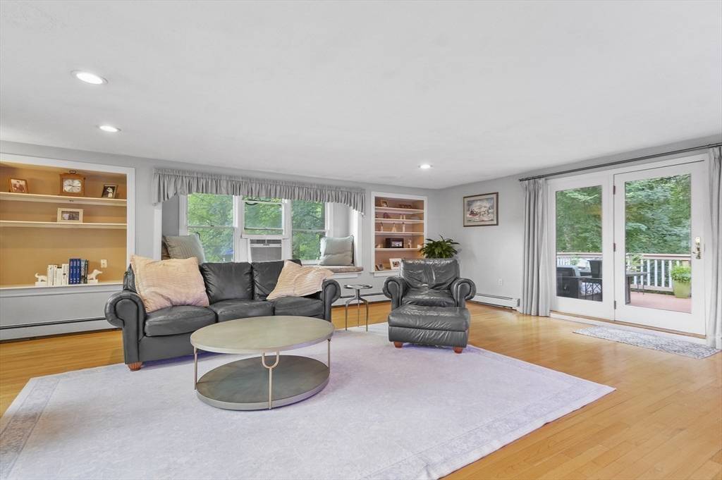 Chelmsford, MA 01824,5 Carriage Drive
