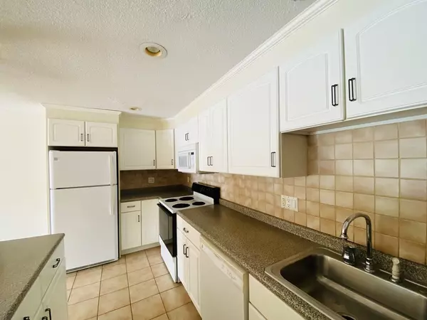 Brookline, MA 02446,50 Green Street #209