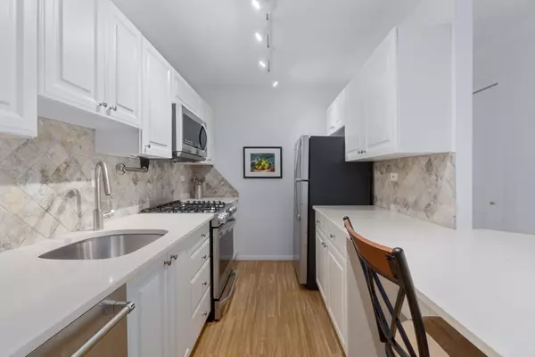 Boston, MA 02114,6 Whittier Pl #7E