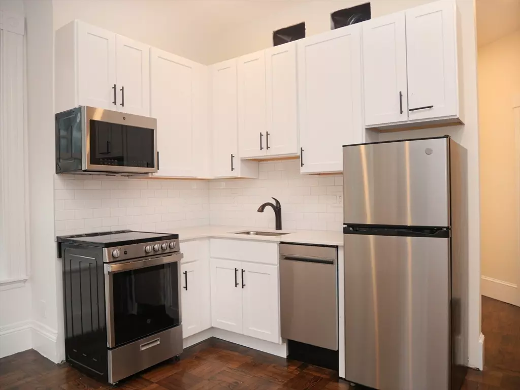 Boston, MA 02116,261 W Newton #1