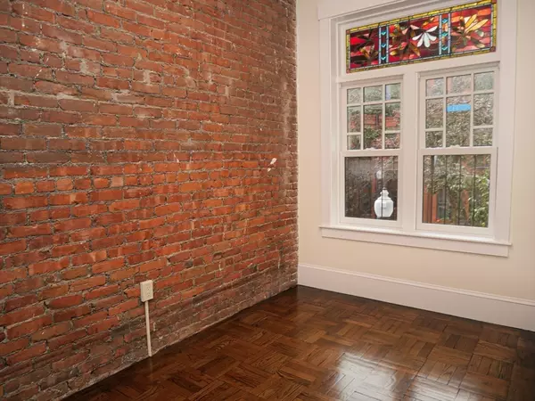 Boston, MA 02116,261 W Newton #1