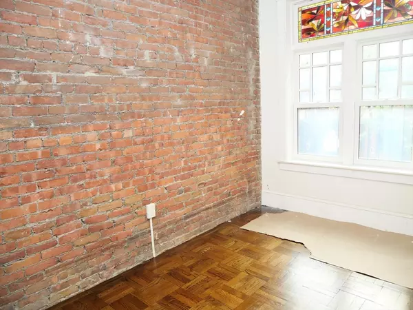 Boston, MA 02116,261 W Newton #1
