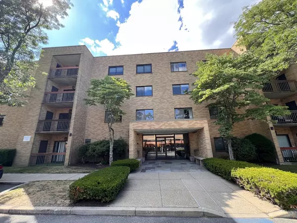 Brookline, MA 02446,41 Centre St. #201
