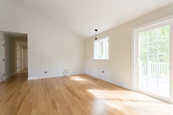 West Brookfield, MA 01585,8 Foster Rd