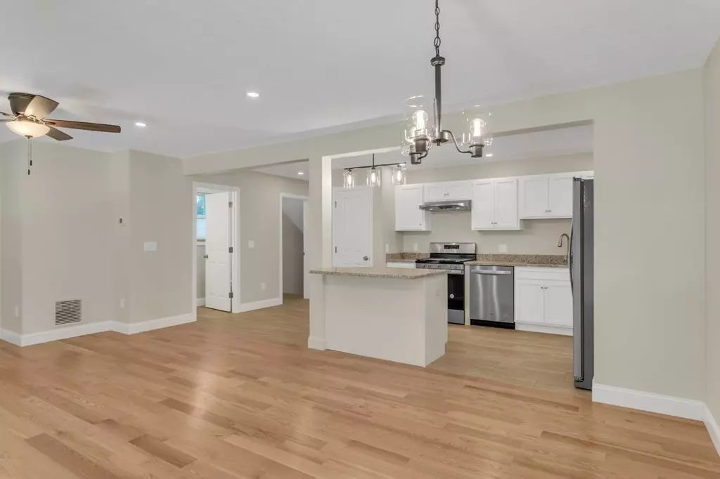 Agawam, MA 01001,96-98 Royal Ln #96