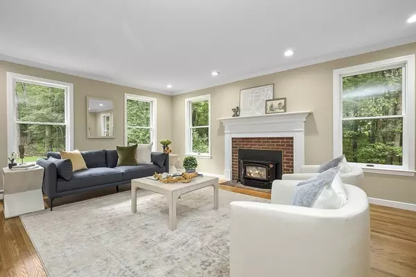 Uxbridge, MA 01569,255 High St