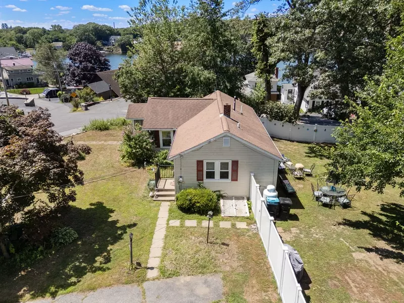 42 Bay View Dr, Shrewsbury, MA 01545