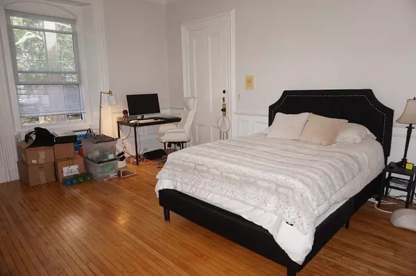 Newton, MA 02460,73 Elm Road #4