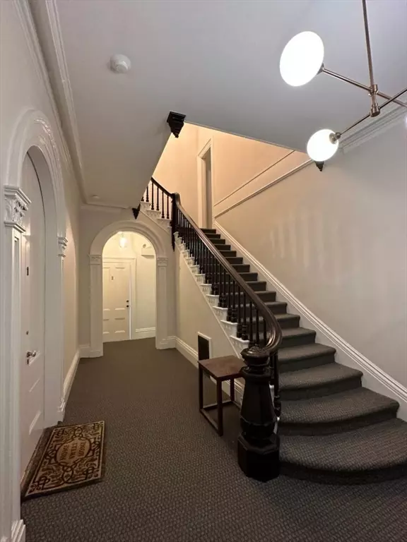 Newton, MA 02460,73 Elm Road #4