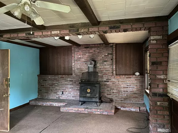 Dartmouth, MA 02747,1004 Allen St