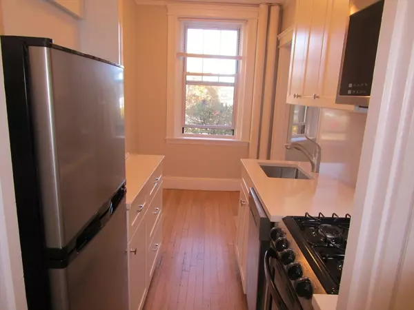 122 Riverway #5, Boston, MA 02215