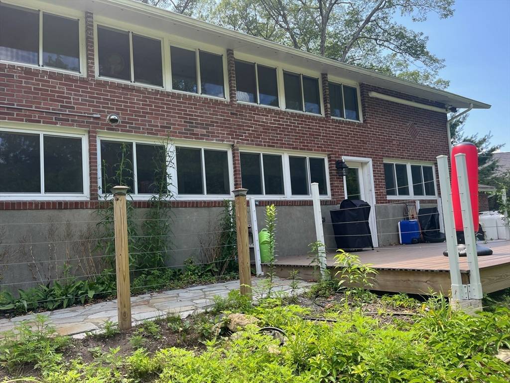 Lexington, MA 02421,16 Foster Rd