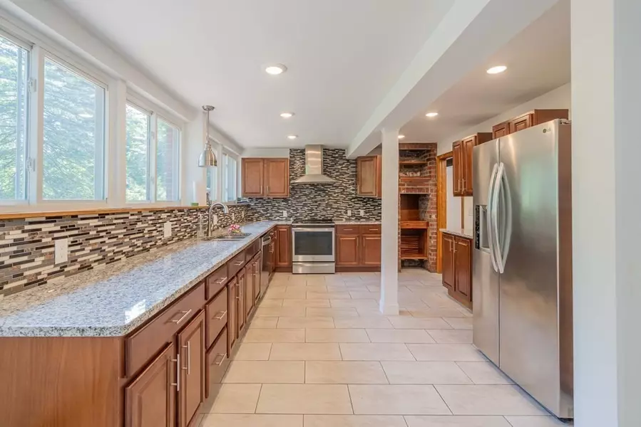 16 Foster Rd, Lexington, MA 02421