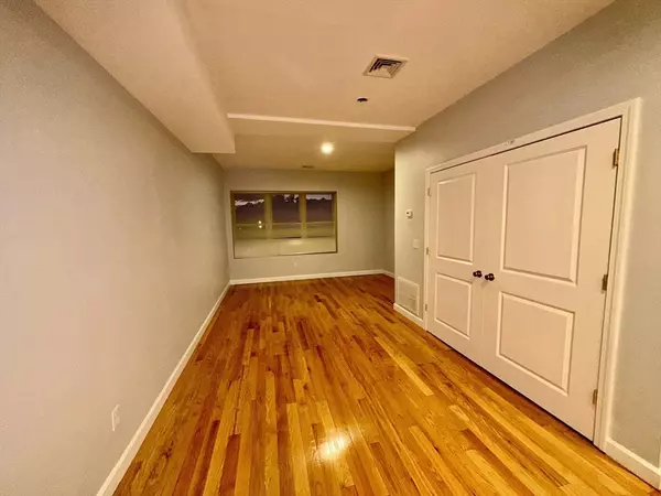 Lynn, MA 01901,140 Union Street #407