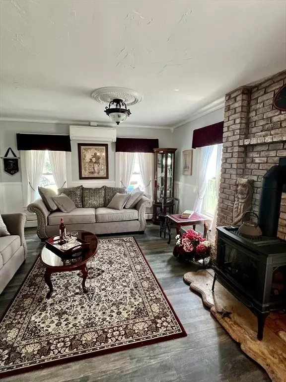 Spencer, MA 01562,13 South St