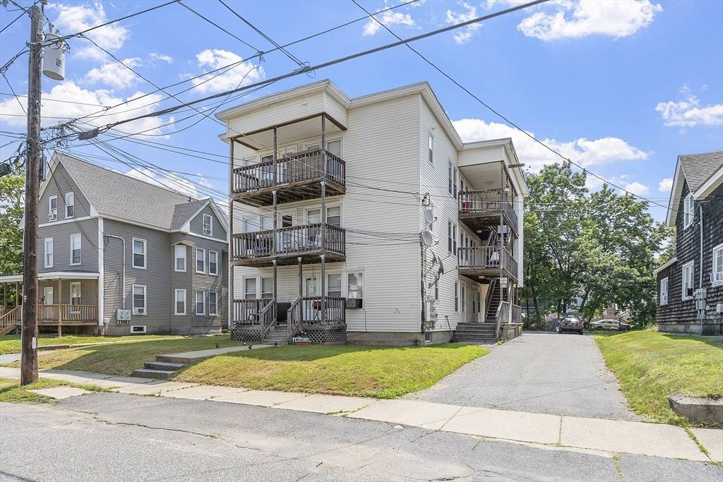 58 4th St, Leominster, MA 01453