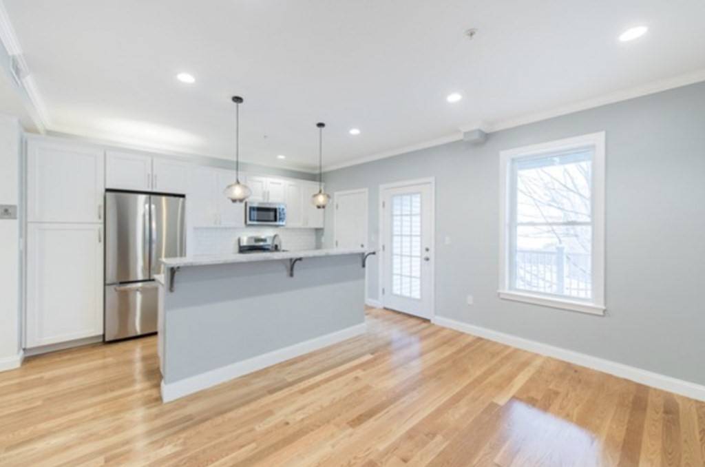 Boston, MA 02127,242 W 5th St #1