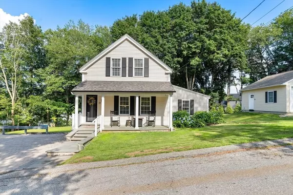 26 Benjamin St, Groveland, MA 01834