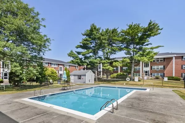Weymouth, MA 02188,10 Tara Dr #7
