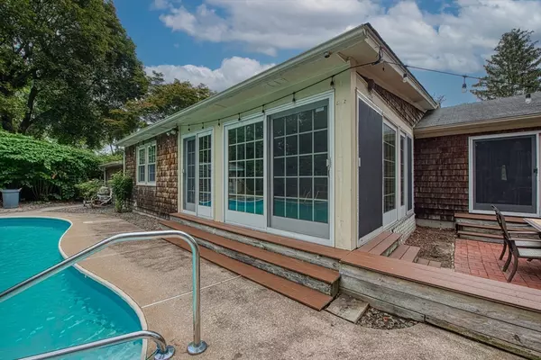 East Providence, RI 02915,27 Main St