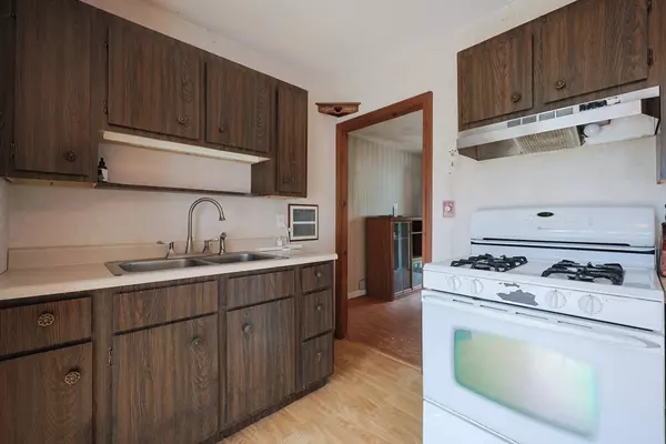 Lowell, MA 01854,23 Laurie Ln