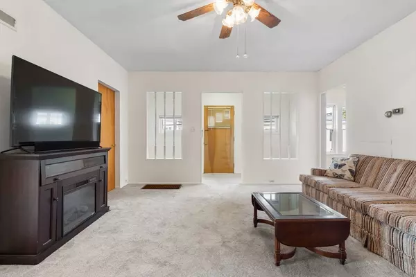 Fitchburg, MA 01420,6 Wall St