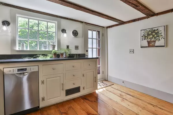 Newburyport, MA 01950,11 Boardman St