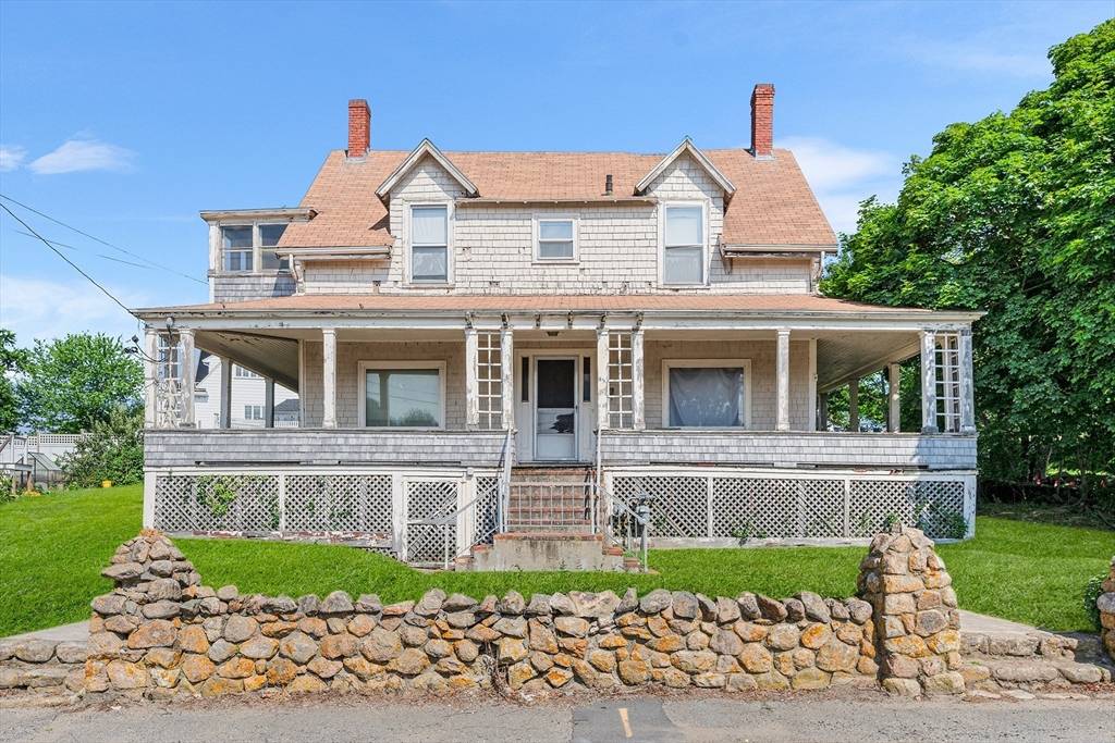 45 Beach Rd, Gloucester, MA 01930