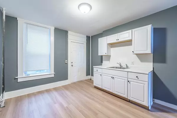 Holyoke, MA 01040,173 Elm Street #1R