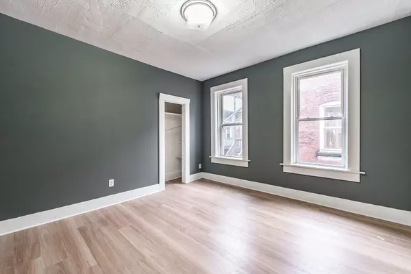 Holyoke, MA 01040,173 Elm Street #3LR
