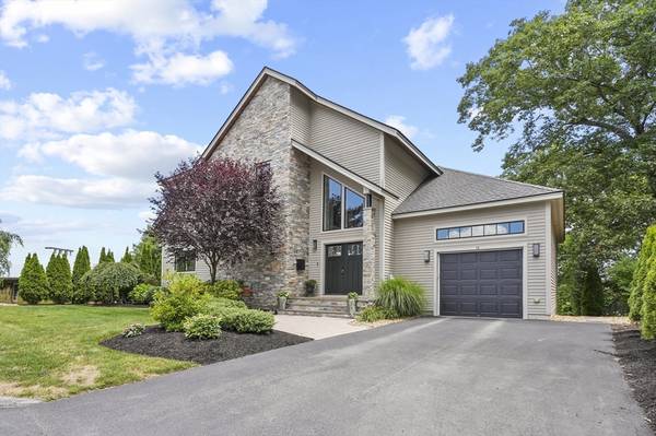 14 Bay Edge Lane, Worcester, MA 01604