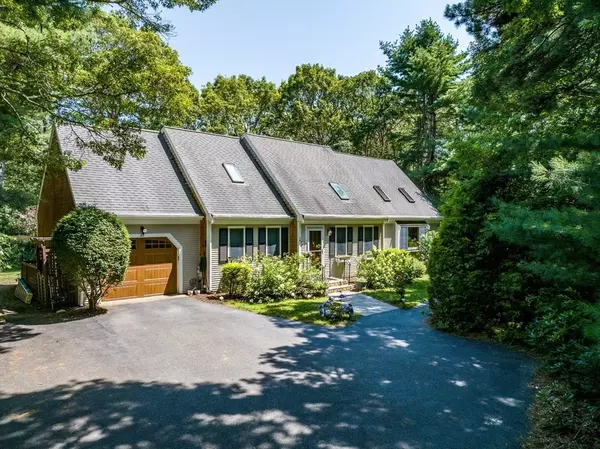 82 Nobadeer Rd, Barnstable, MA 02632