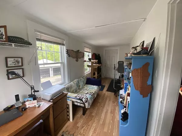 Wellesley, MA 02482,16 Stonecleve Rd #16