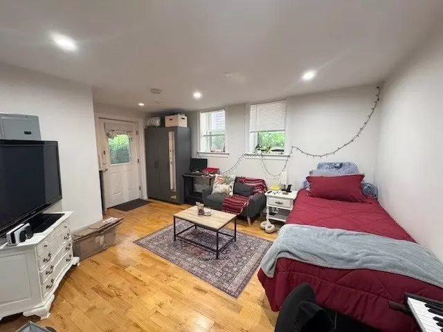 Cambridge, MA 02138,16 Chauncy St #D