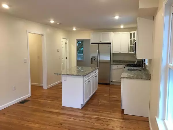 Newton, MA 02464,4 Mechanic Street #4