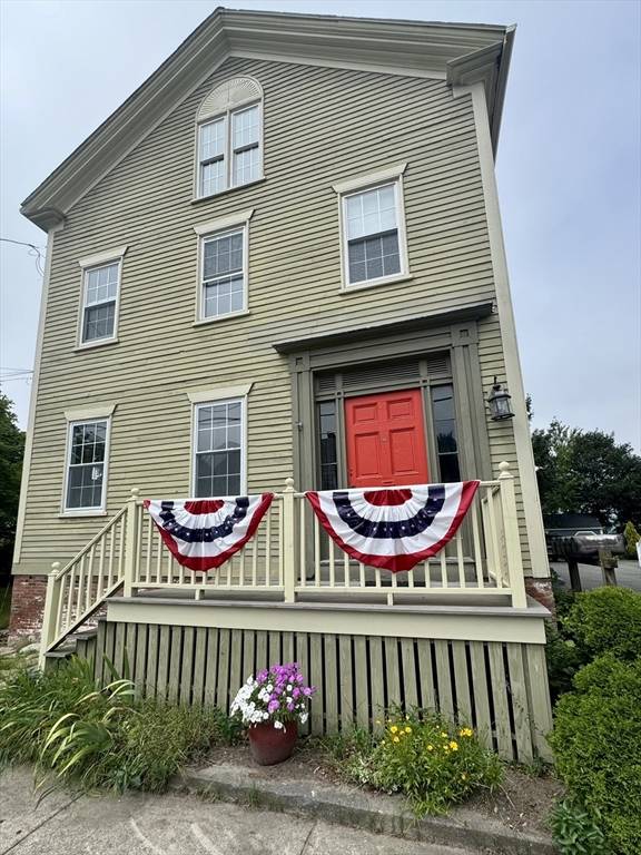 96 Main St #1, Fairhaven, MA 02719