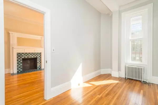 Boston, MA 02115,342 Commonwealth Avenue #6