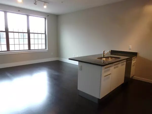 Boston, MA 02127,154 W 2nd St #403