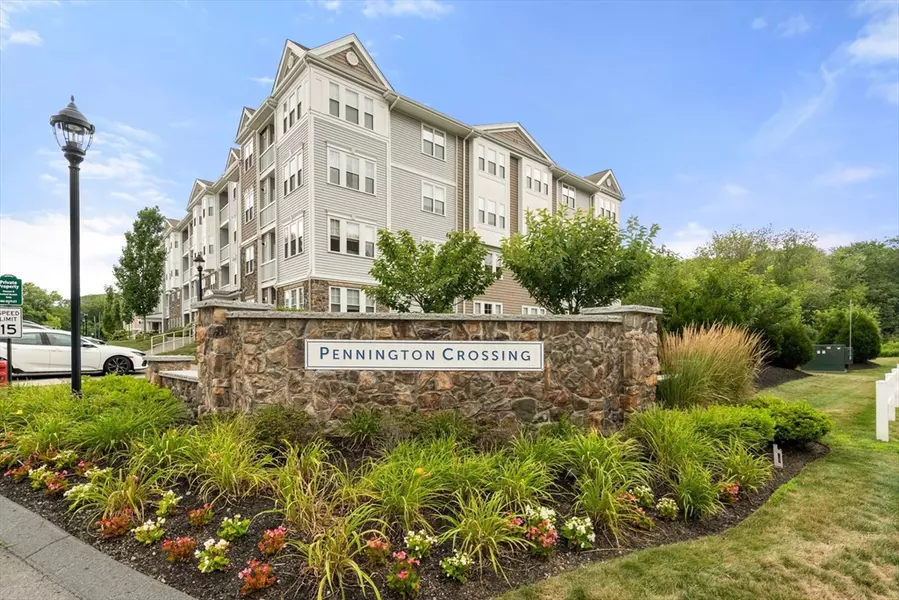 3310 Pennington Dr #310, Walpole, MA 02081