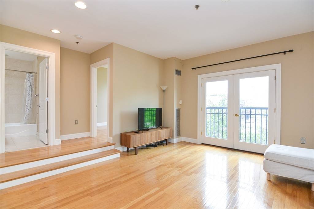 1723 Washington St #309, Boston, MA 02118
