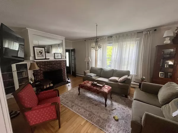 34 Morningside Rd, Worcester, MA 01602