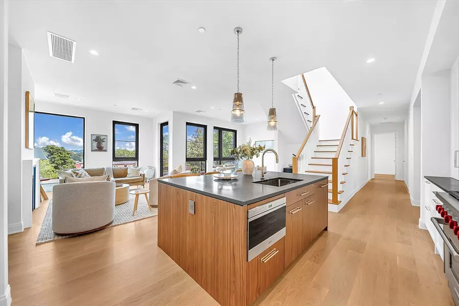 100 Linden Street #Unit 303, Wellesley, MA 02482