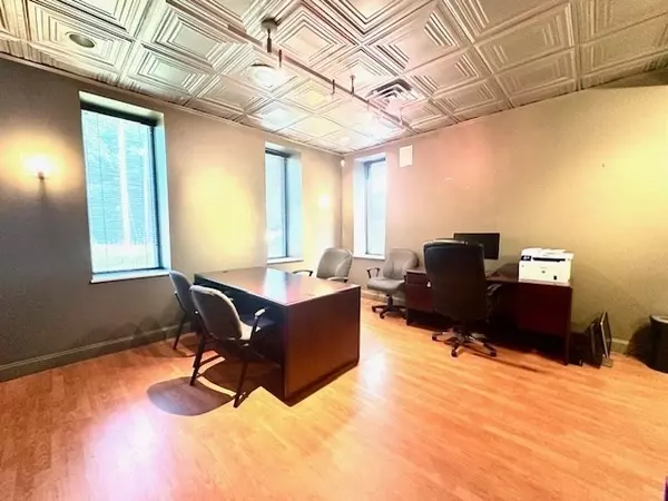 Seekonk, MA 02771,309 Taunton Ave #1