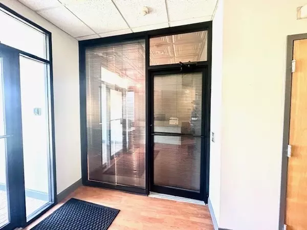 Seekonk, MA 02771,309 Taunton Ave #1